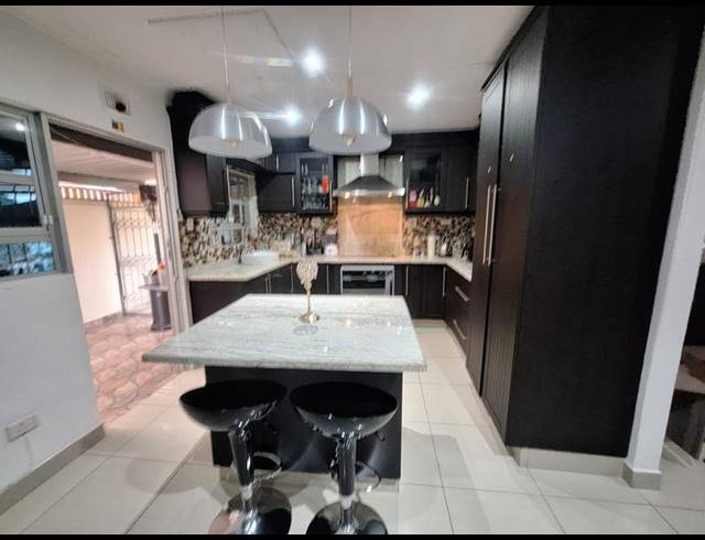 3 BEDROOM HOUSE FOR SALE IN NEWLANDS WEST